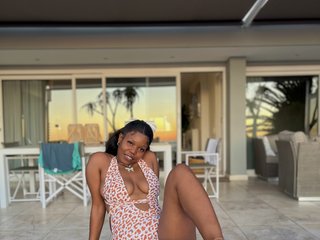 Eroottinen videokeskustelu Mimiea