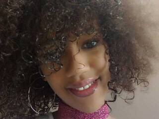 Eroottinen videokeskustelu MoanaFrenchy