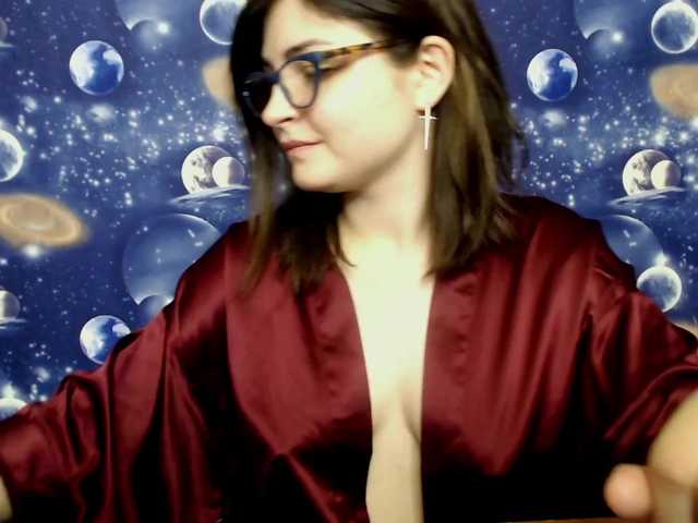 Lähettää kuvakaappauksia LolaSexTeach