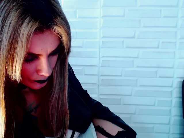 Kuvat MollyReedX Naughty Tiffany wants a good fuck, can someone put something hard inside me really hard? @goal♥lovense on♥pvt open 626