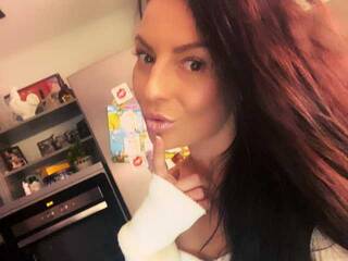 Eroottinen videokeskustelu MonicaGucci