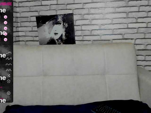 Lähettää kuvakaappauksia MonicaGucci