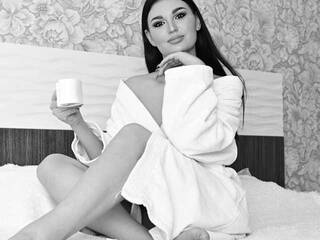 Eroottinen videokeskustelu Monika-Doll