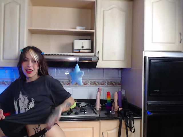 Kuvat MorganAndEmma Morgan is so horny today, she in the College her pussy make her Crazy.... We can make her Squirt soon