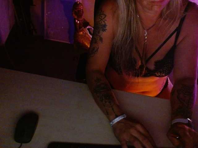 Lähettää kuvakaappauksia Ashley-Rose