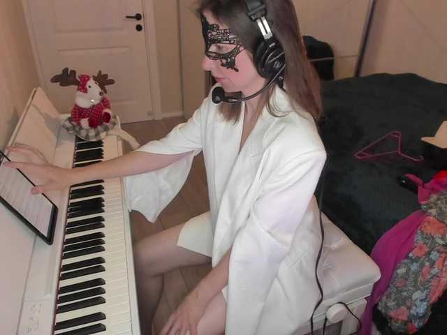 Kuvat PianoGirl Hi everyone. I am Anastasia :) 101 Take off dress, 102 put on dress, 103 change the dress, 70 autodj - dance, 10001 - take off mask