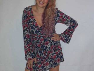 Eroottinen videokeskustelu NelleTEASE