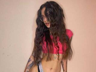 Eroottinen videokeskustelu NessaBarett1