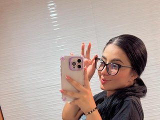 Eroottinen videokeskustelu Nia-May