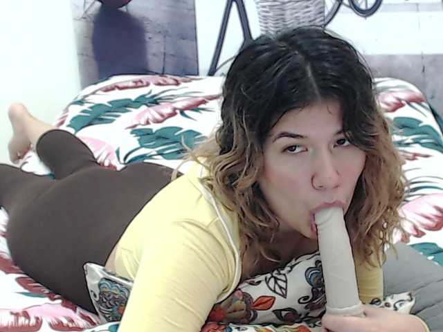 Kuvat NicoleMoore Hello Guys! My Lovense Is connected! Make My Pussy Very Crazy!!!