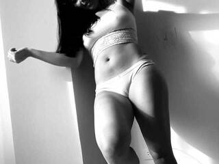 Eroottinen videokeskustelu NicoleRomero