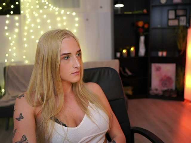 Kuvat NicoletteShea01 Still new here, come and taste my juicy titties :)