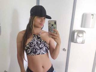 Eroottinen videokeskustelu NikkiHanson