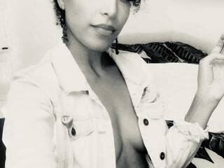 Eroottinen videokeskustelu NylaSweet