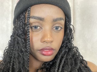 Eroottinen videokeskustelu NymzieLoren