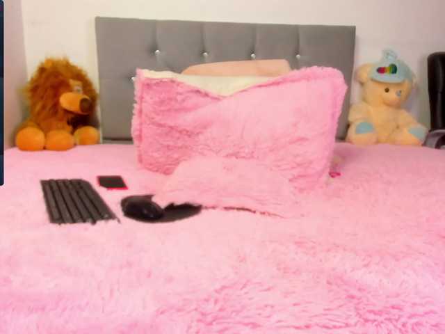 Kuvat Pamela-sweet hello baby welcome to my living room lets play guys