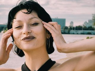 Eroottinen videokeskustelu Petit-Fairy