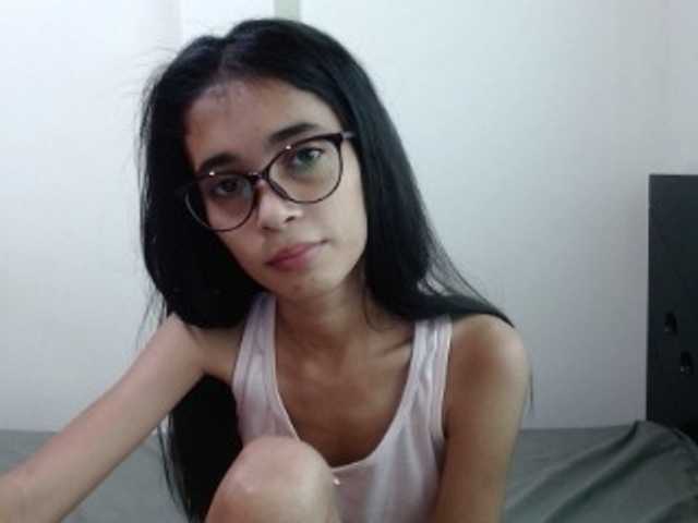 Kuvat petit-linda18 Shhhh. Im not alone. I have to be quiet but let's have quiet fun together. #18 #young #smalltits #skinny #tits