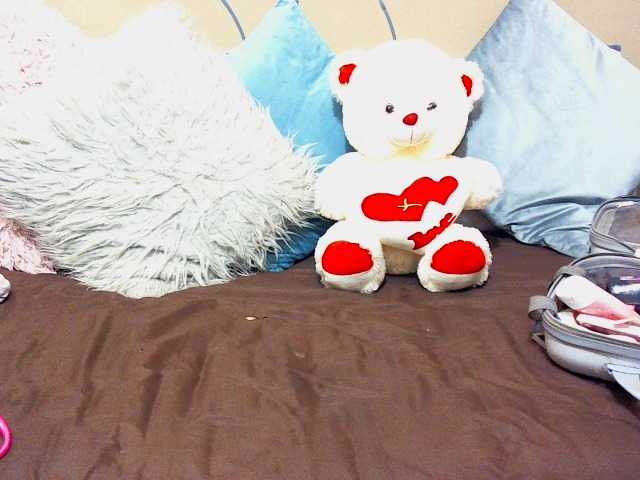 Lähettää kuvakaappauksia Petiteebony