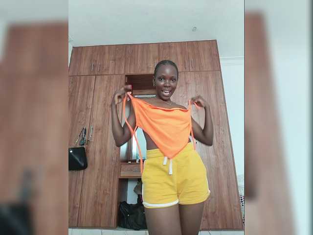 Lähettää kuvakaappauksia Petiteebony