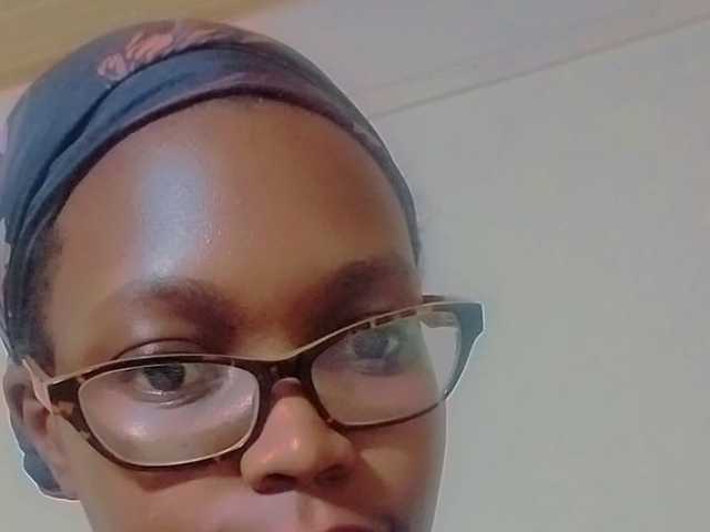 Kuva profiilista petitehotgirl