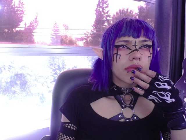 Kuvat PhychomagcArt Welcom me room!! come and play with this goth girl, but very slutty, do you want to come and taste her squirt and cum?