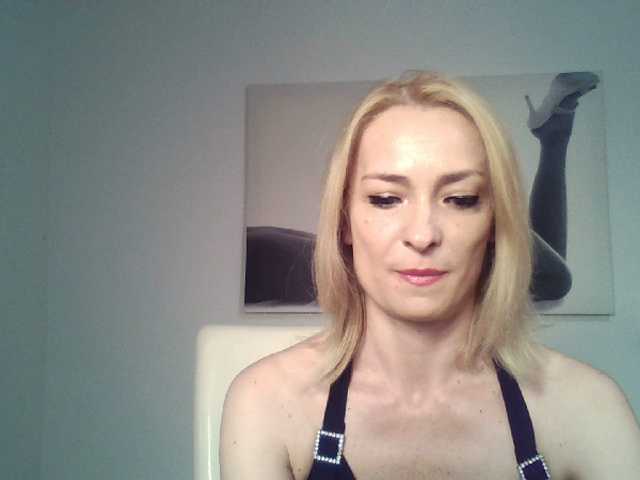 Lähettää kuvakaappauksia QueenofBerlin