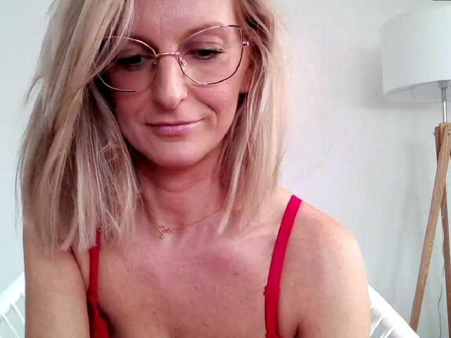 Kuvat RachellaFox Sexy blondie - glasses - dildo shows - great natural body,) For 500 i show you my naked body @remain
