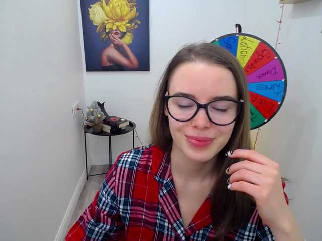 Kuvat Sea_Pearl Hi guys!:) I am Veronica from Poland, welcome to my room and let's have great time together! :) I wish you Merry Christmas and Happy holidays! 1232 tk until MAKE ME HAPPY! My TIP MENU is ON for fun, PVTs is OPEN for hottest show! :P Kiss and Hugs!