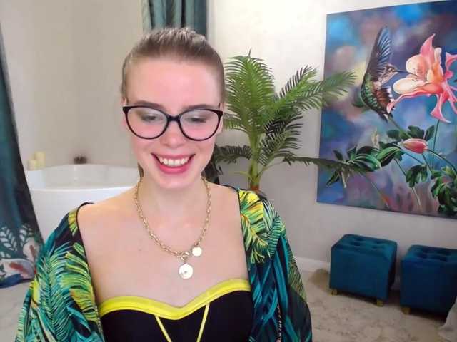 Kuvat Sea_Pearl Hi guys! :) I am Veronica from Poland, ntmu :) Welcome to my room and Let's have some fun together! :P @remain til SEXY SURPRISE for you!^^ SPYGRPPVTFULL PVT are OPEN for SEXY SHOWS! ;) Don't forget add me in your fav models! xo