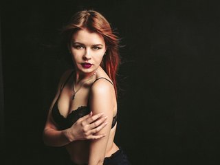 Eroottinen videokeskustelu RedDoll