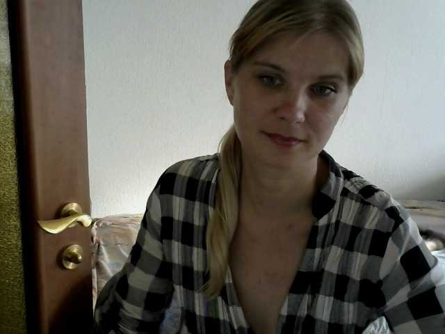 Lähettää kuvakaappauksia Rosalyn-Agatha