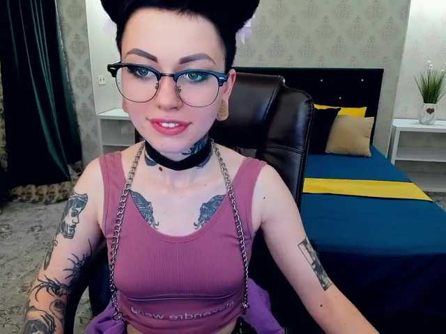 Lähettää kuvakaappauksia RoseeMonroe