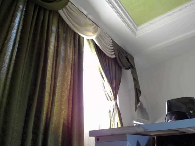 Lähettää kuvakaappauksia RoxaneFox