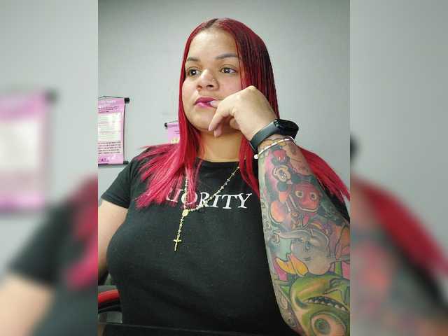 Kuvat SaamyRed Hello guys, today I am in my work office, we are going to have a good time but without making a lot of noise, my love Lush is on, send me vibrations and make me moan of pleasure #curvy #bigass #squirt #cum #anal