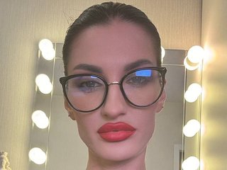 Eroottinen videokeskustelu SilkenMuse