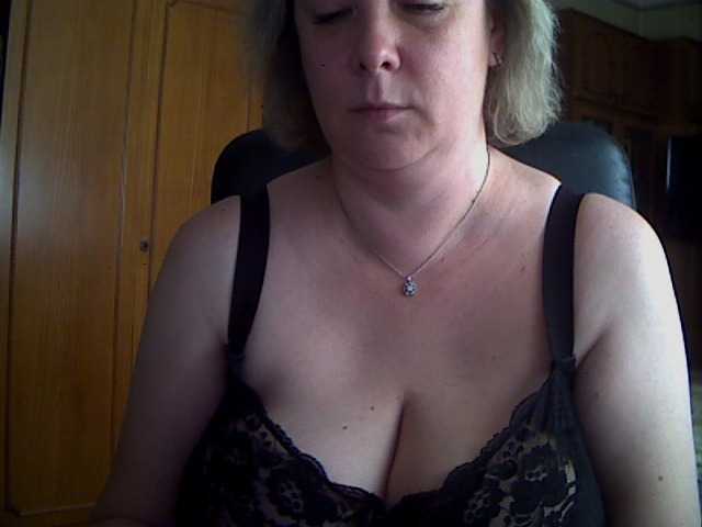 Lähettää kuvakaappauksia SamiraRose