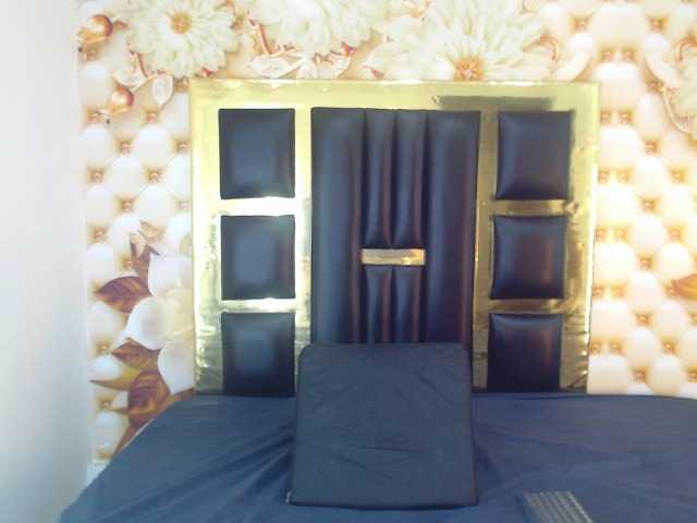 Lähettää kuvakaappauksia SashaFitzz