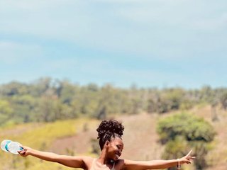 Eroottinen videokeskustelu ShafirYoung