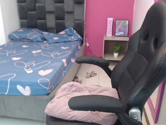 Lähettää kuvakaappauksia ShaylaSexx