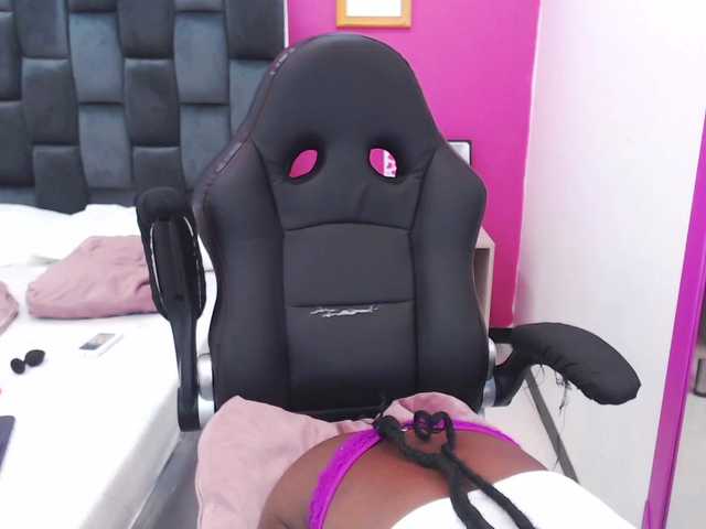 Lähettää kuvakaappauksia ShaylaSexx