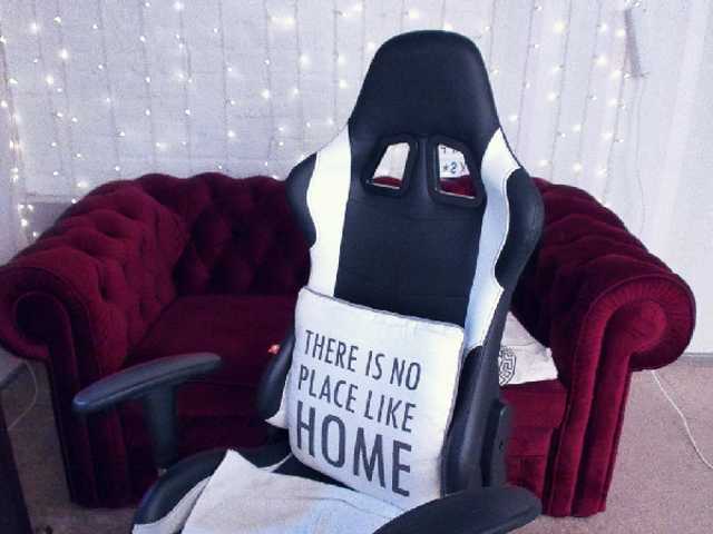 Lähettää kuvakaappauksia AnasteishaLux