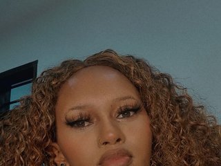 Eroottinen videokeskustelu SlutyMuse