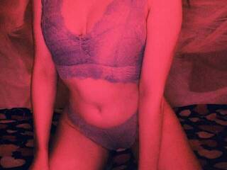 Eroottinen videokeskustelu sofasolo