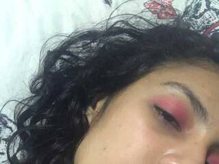 Eroottinen videokeskustelu soffii