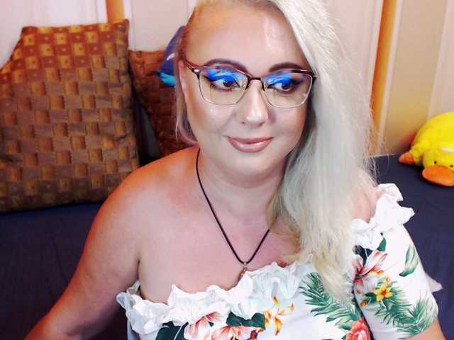 Kuvat SquirtinLeona Hello.I love to make my LUSH BUZZ. Mmmm, as much as you tip me, as much as you get me horny. I adore to squirt and smoke and cum again&again