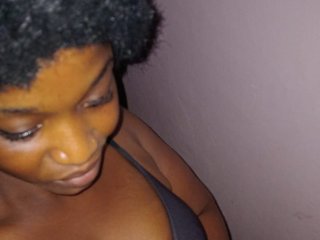 Eroottinen videokeskustelu Squirty-Pussy