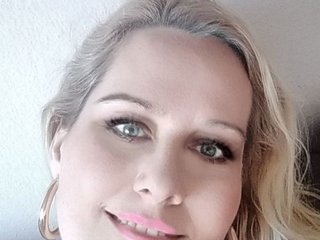 Eroottinen videokeskustelu SquirtyMaya