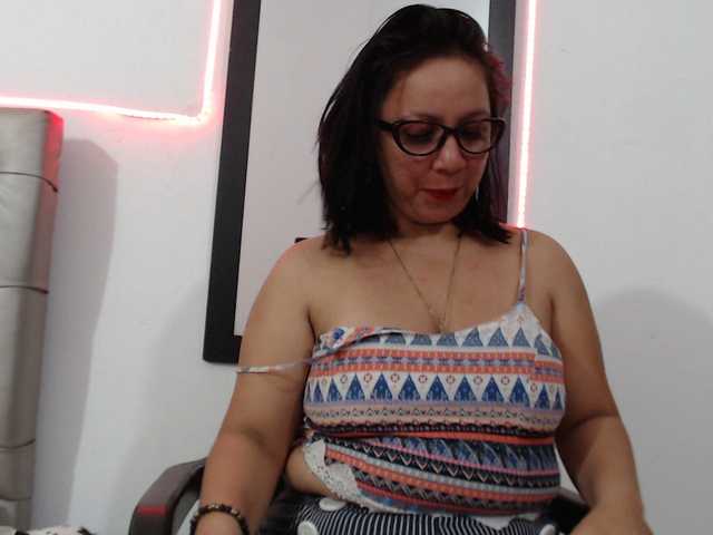 Kuvat Stefanycrazy lush,dommi2 tits(50) pussy(60) ass(70) :naked(100) :squirt(200) ) anal (250) :cum (pvt)