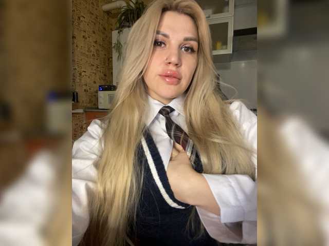 Lähettää kuvakaappauksia CyberWhore111